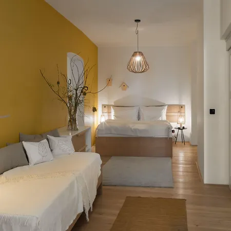 4 Trees By Adrez Lejlighed