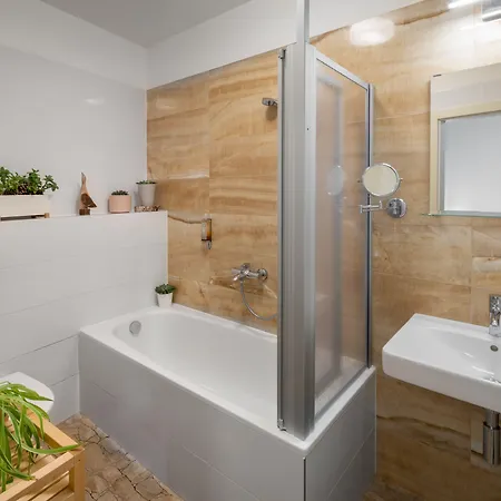 Apartment 4 Trees By Adrez *