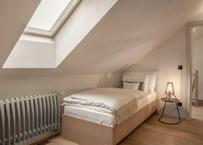 4 Trees By Adrez * Praha