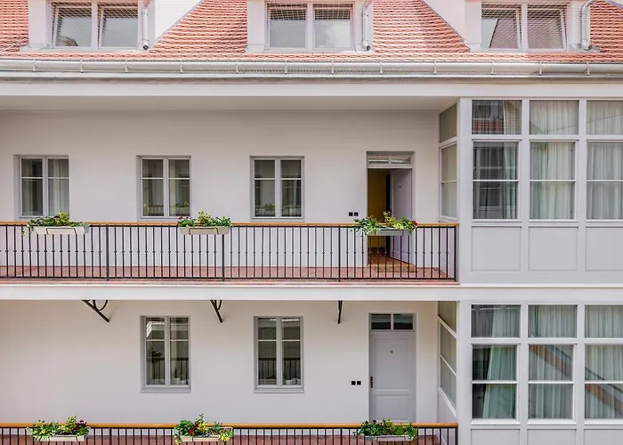 4 Trees By Adrez * Praha